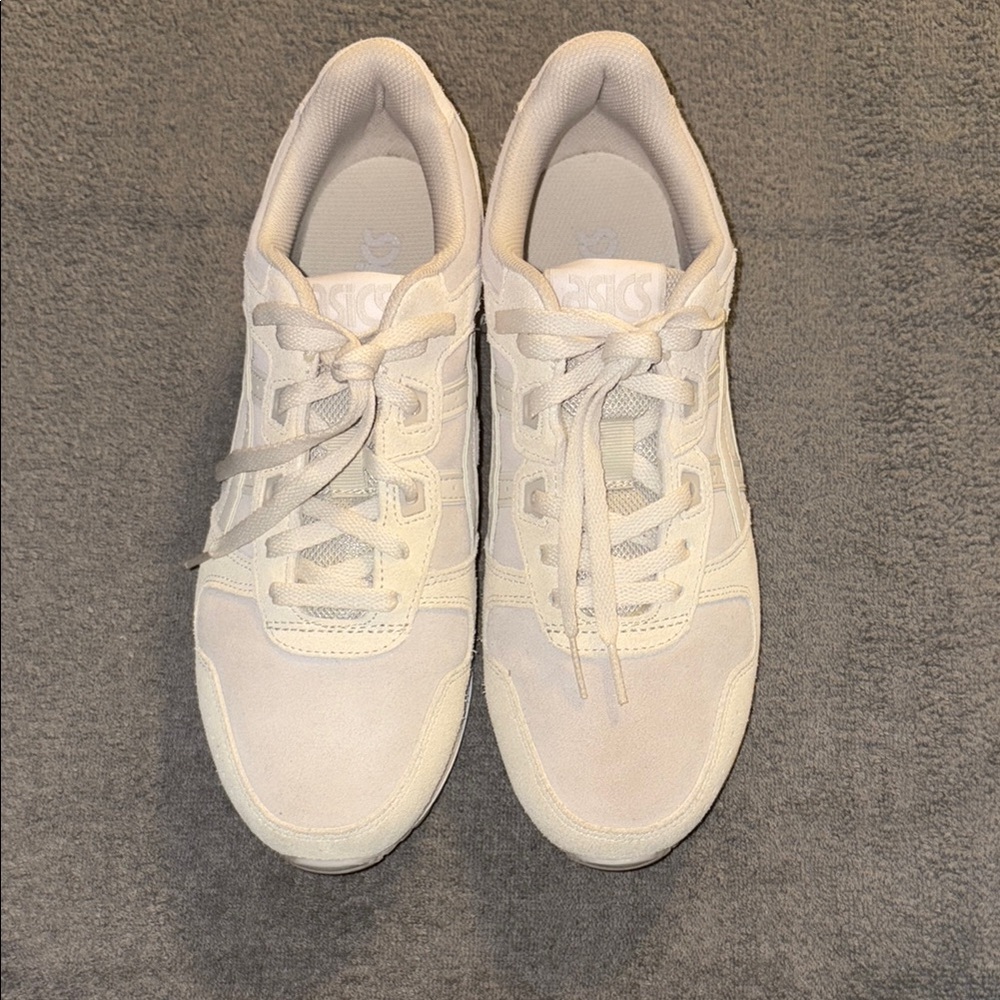 ASICS Men’s Cream Sneakers
